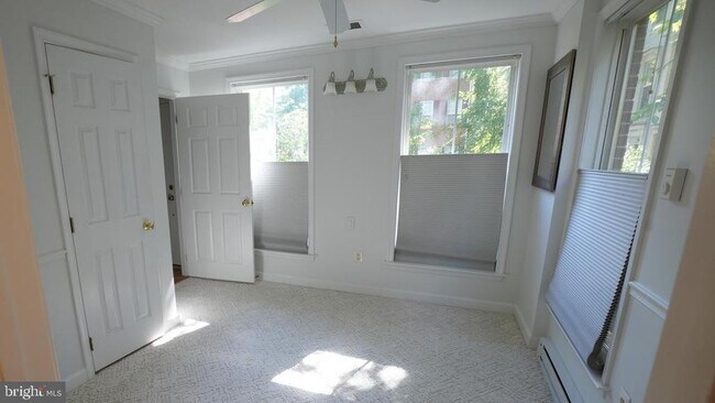 Building Photo - 722 Capitol Square Pl SW