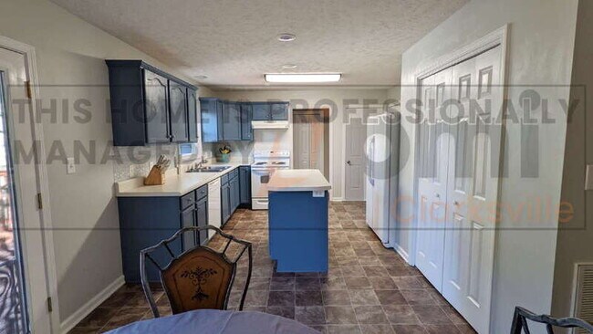 Building Photo - 2408 Shoveler Way