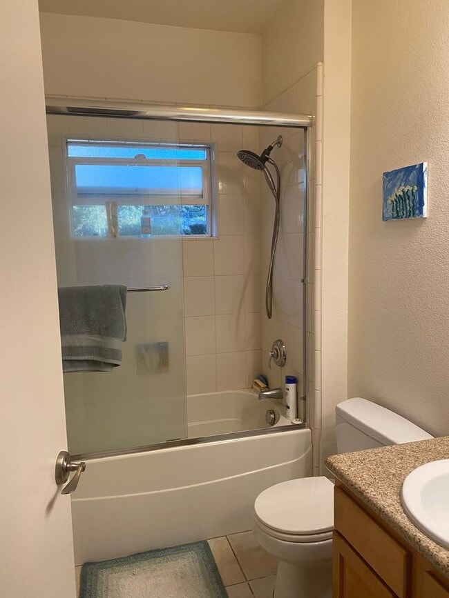 Building Photo - Spacious Ground-Floor 3BD/2BA Condo in Prime Scotts Valley Location