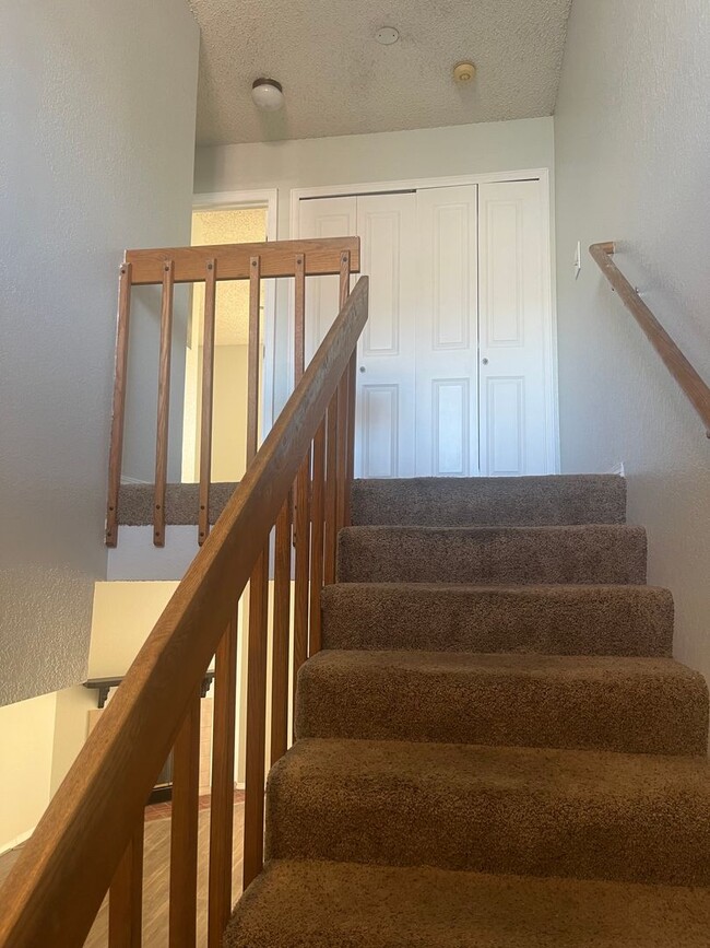 Building Photo - Remodeled 2 Bed/1.5 Bath Townhome for Rent...