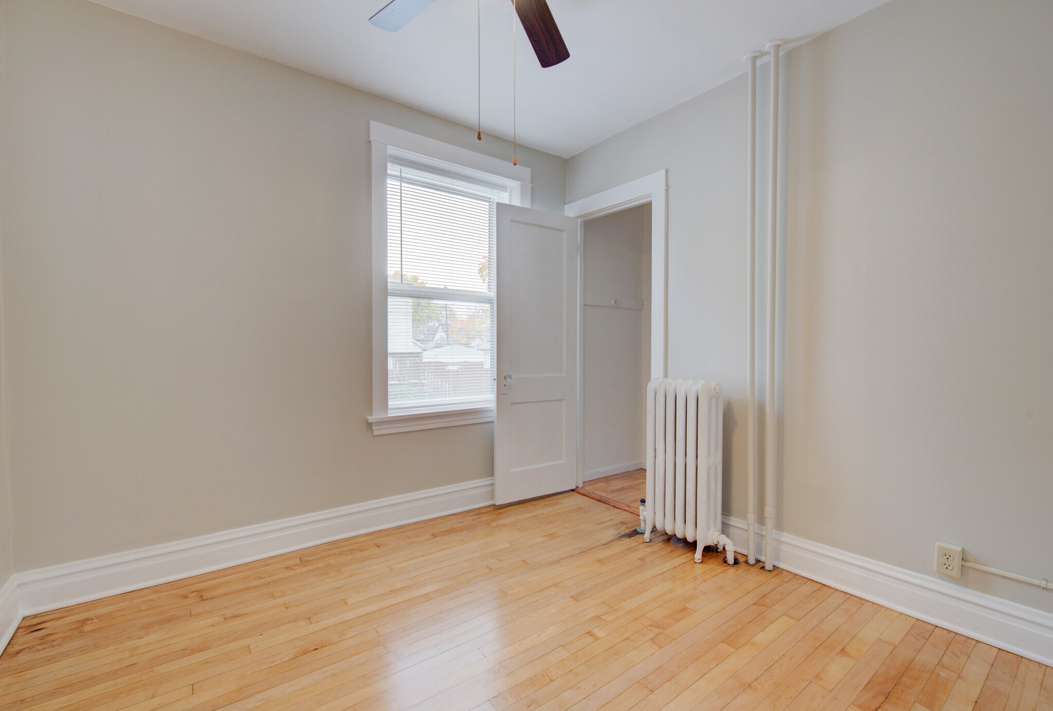 BR 1 - 532 Thomas Ave