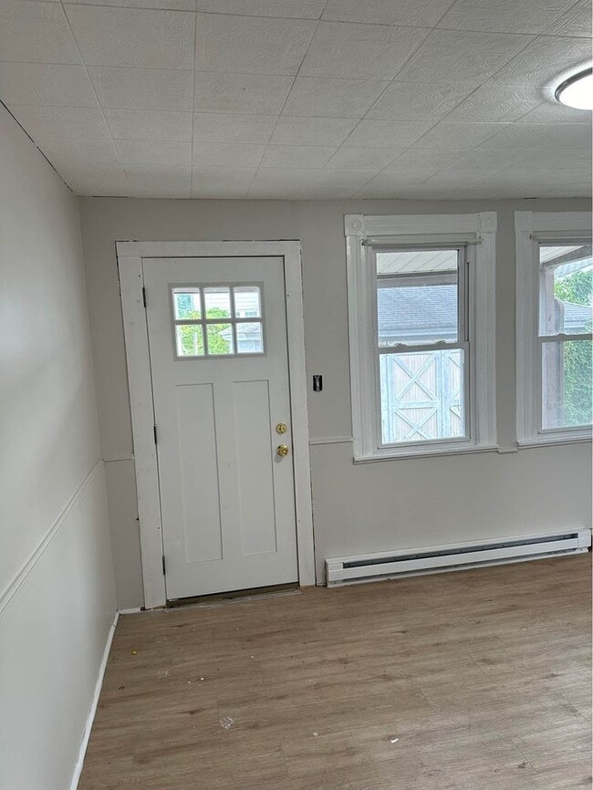Building Photo - 109 Welles St