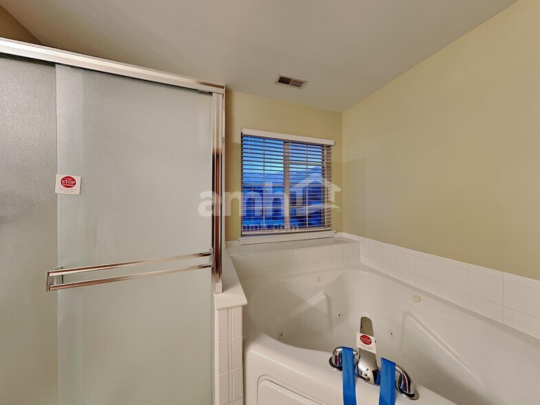 Building Photo - 20863 Brentwood Ct