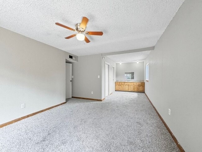 Building Photo - Adorable 5 Bedroom, 2 bath home in Sunland...