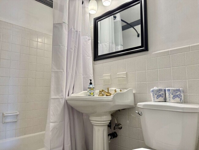 Building Photo - 215 Piedmont Ave NE