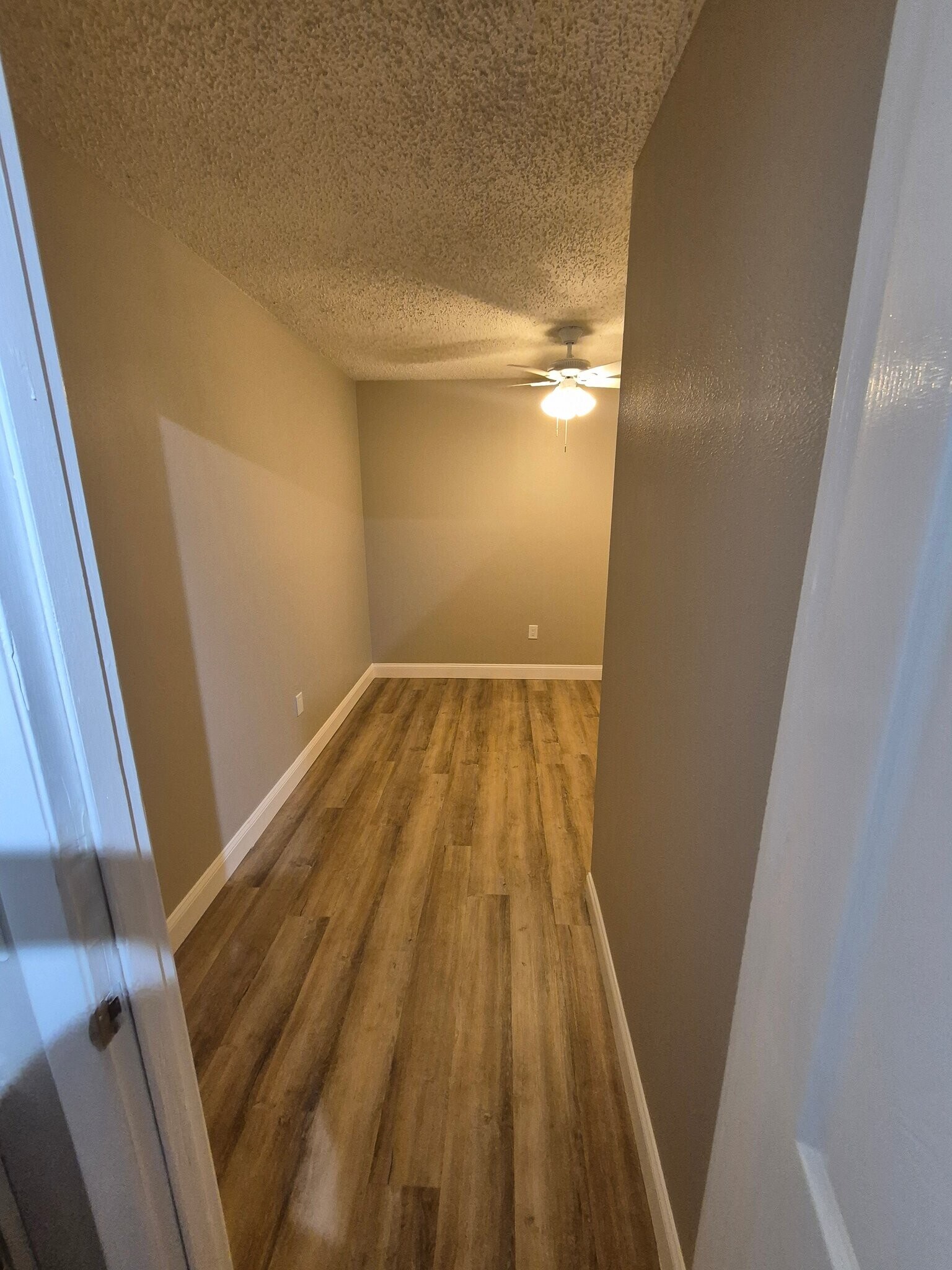 Building Photo - 1305 Markham Ave