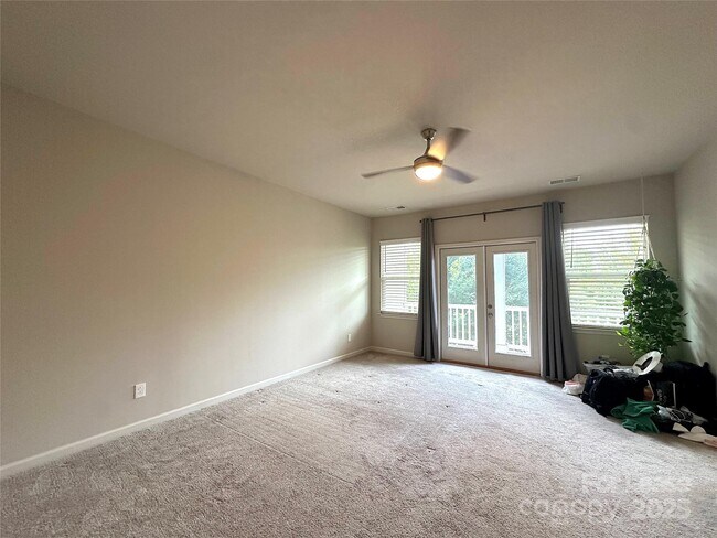 Building Photo - 228 Overstone Ct