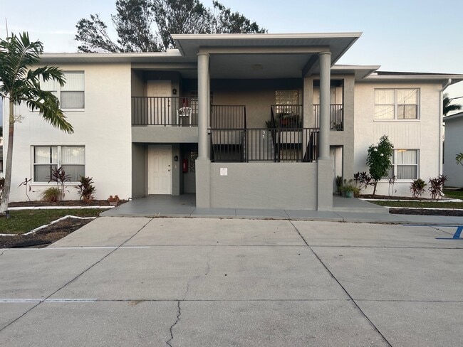 Building Photo - 37 SE 24th Ave