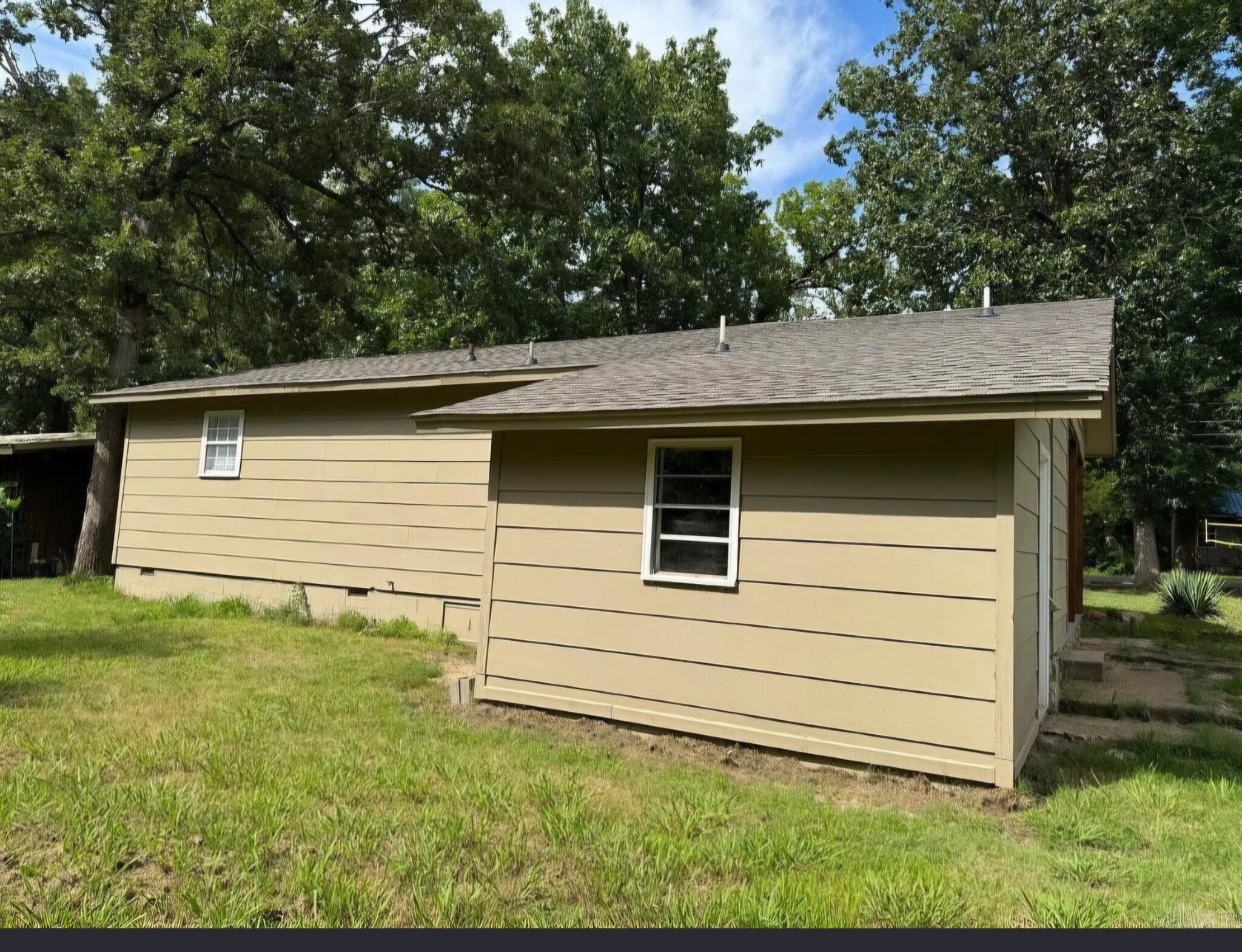 Building Photo - 128 Hiawatha Dr