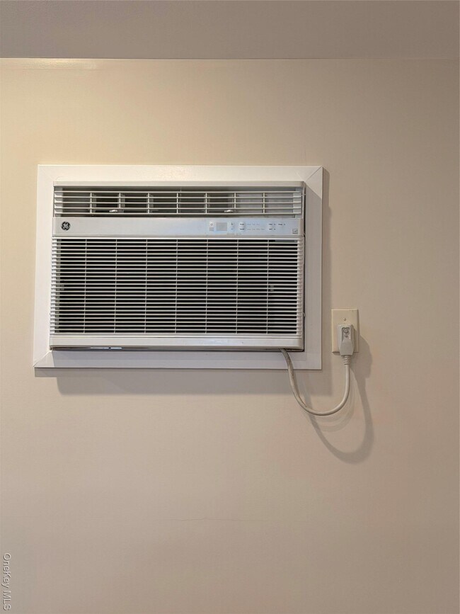 Building Photo - 12 Elves Ln