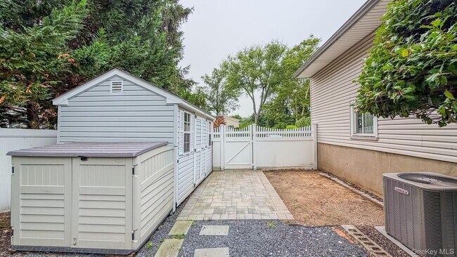 Building Photo - 16 Brookside Dr