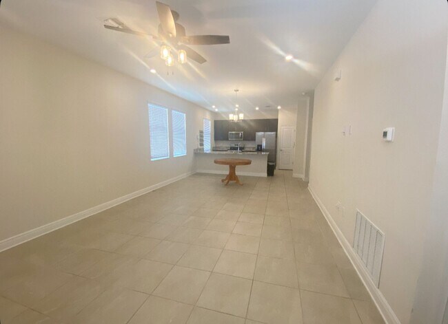 Building Photo - Beautiful Open Concept Home- FREE TO APPLY!