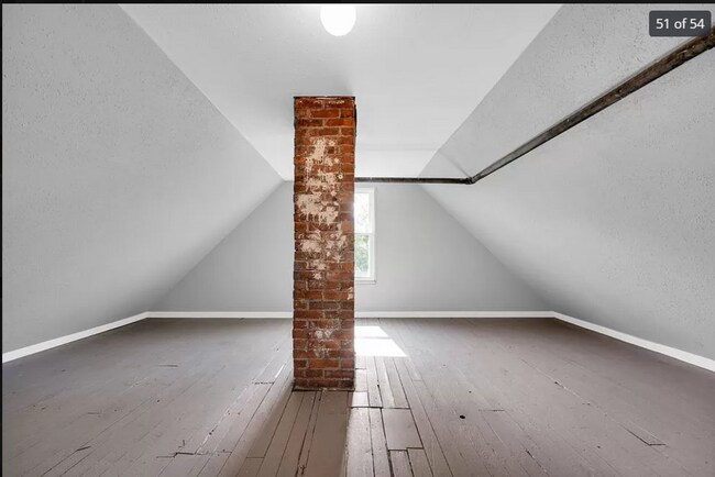 Building Photo - Renovated - 3 Bedroom Duplex