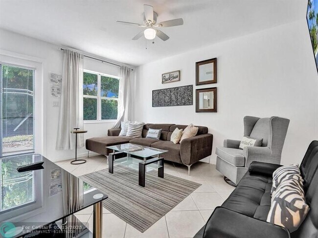 Building Photo - 4422 Sea Grape Dr