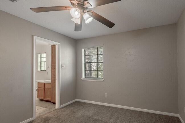 Building Photo - 2402 Sycamore Ave