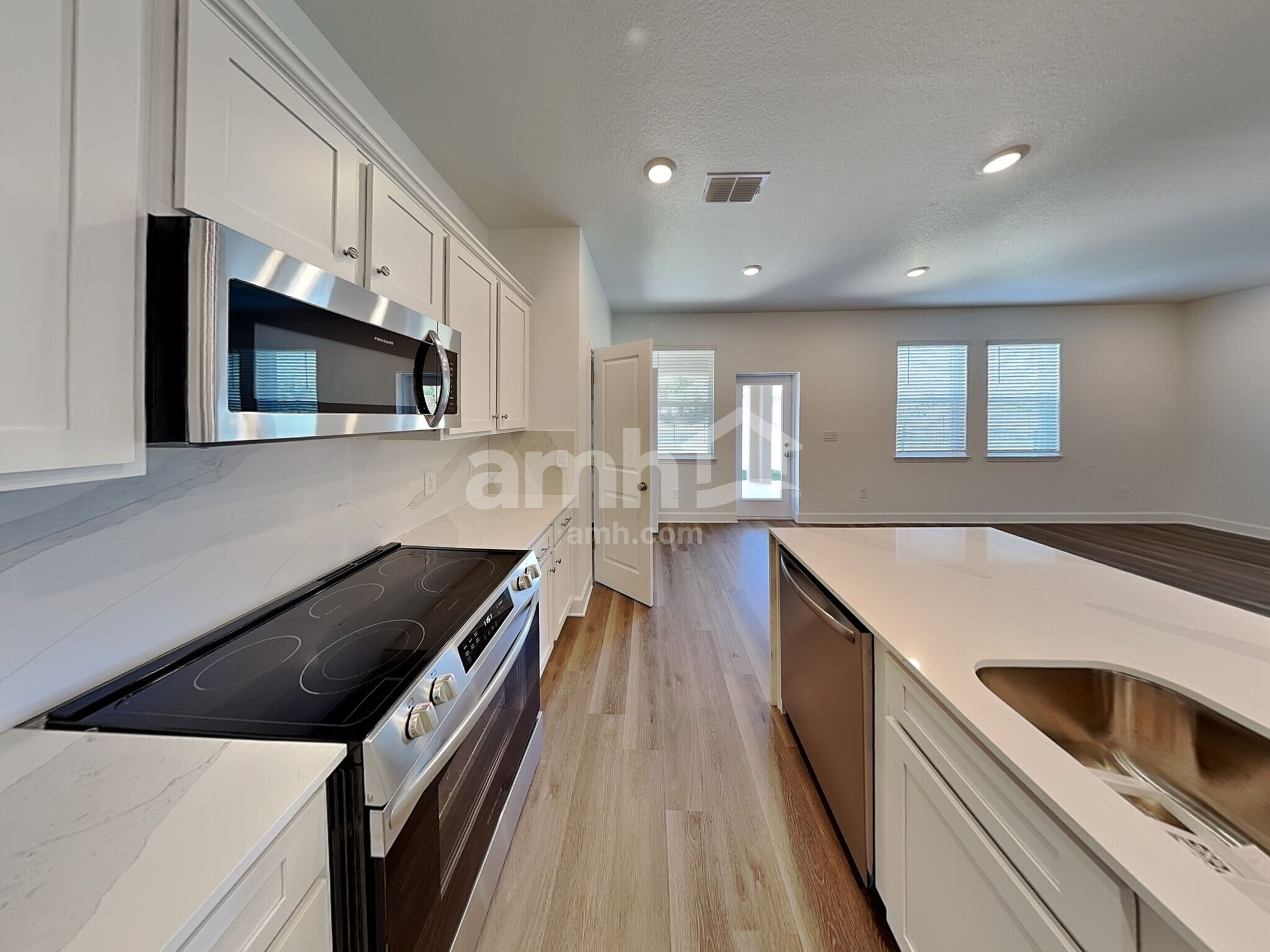 Building Photo - 16446 Cheyanne Ct