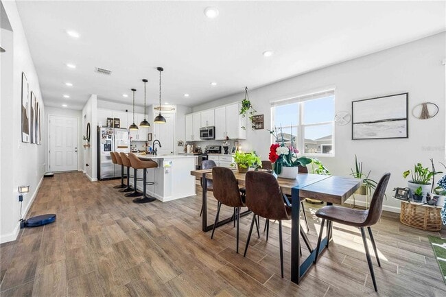 Building Photo - 702 Benz St