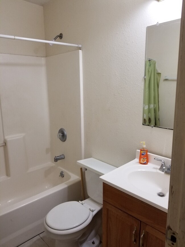 Building Photo - 717 Demaret Dr