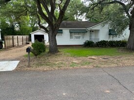 Building Photo - 2219 Rogers Dr