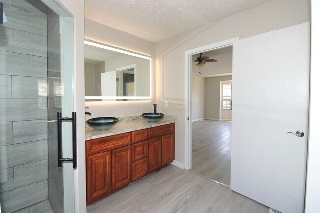 Building Photo - 2515 Pressman Dr