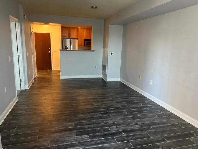 Building Photo - Bright and Modern 1 Bed 1 Bath Unit In Sou...