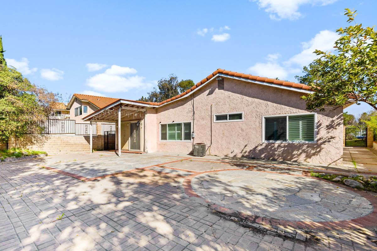 Building Photo - 1167 Tierra Luna