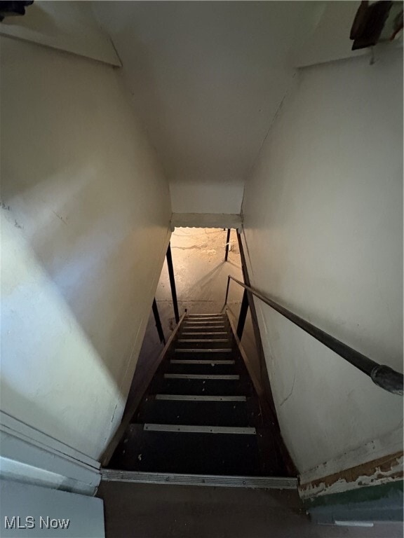 Building Photo - 826 Roxbury Ave