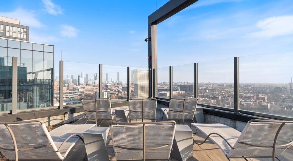 Building Photo - 1117 W Van Buren St