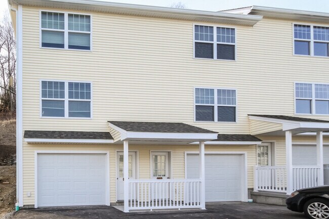 Building Photo - 1104 River View Ln