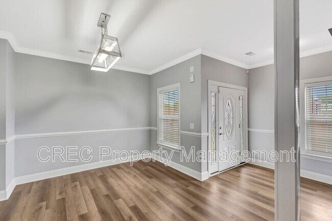 Building Photo - 2703 E Surrey Dr