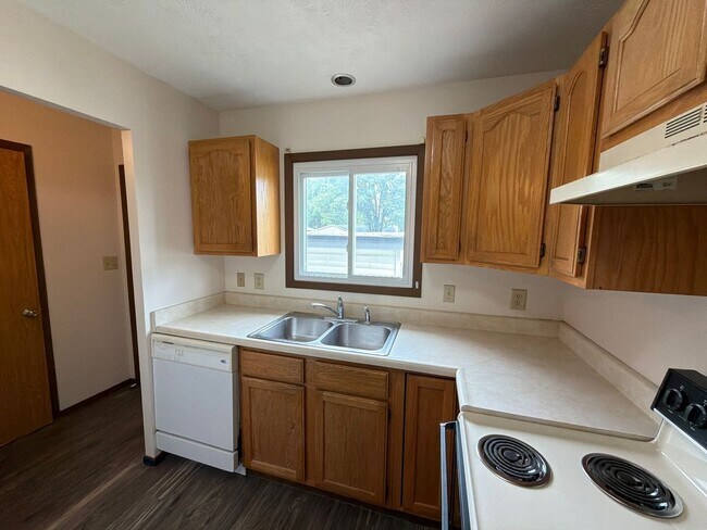 Building Photo - 4620 Grassridge Rd