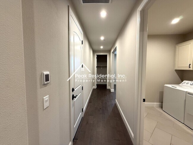 Building Photo - Updated Rocklin 3bd/4ba House With Large L...