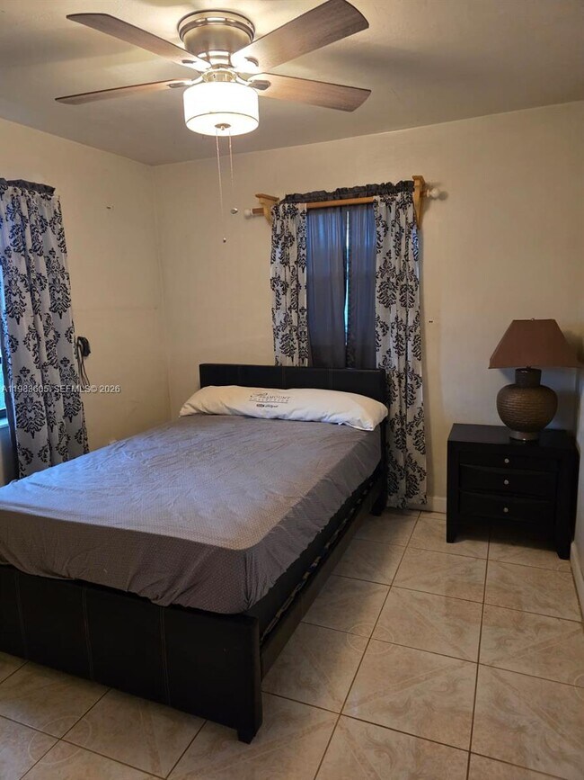 Building Photo - 620 NW 199th St