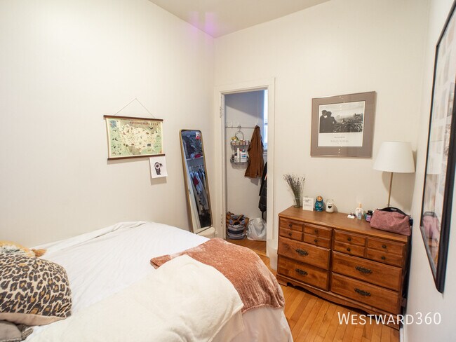 Building Photo - 1138 N Winchester-3