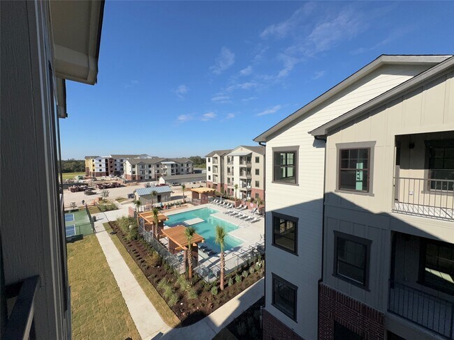 Building Photo - 6000 Jones Rd