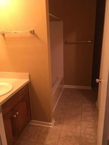 Building Photo - Room in House on Hillboro Cir SW