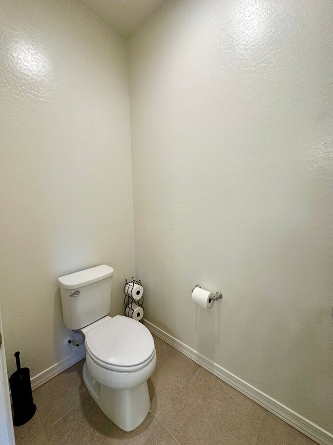 Building Photo - BEAUTIFUL VERRADO 3 BEDROOM PLUS DEN WITH ...