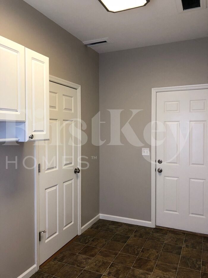 Building Photo - 611 Geiser Brook Ct