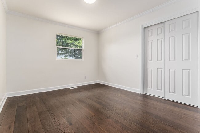 Building Photo - London Property