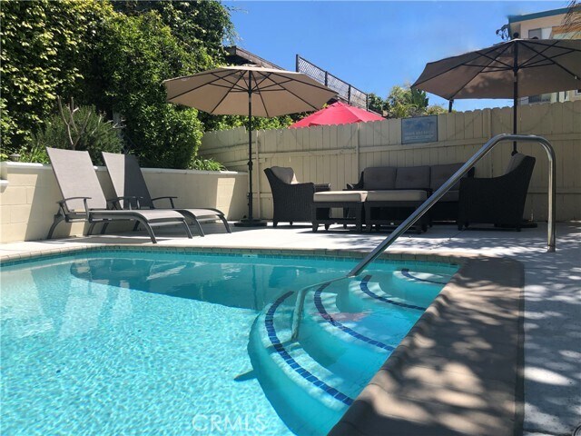 Building Photo - 374 Palos Verdes Blvd