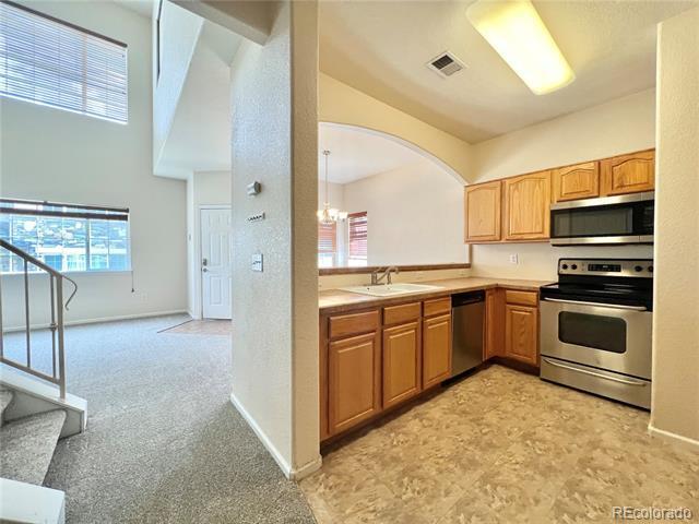 Building Photo - 1385 S Chambers Rd