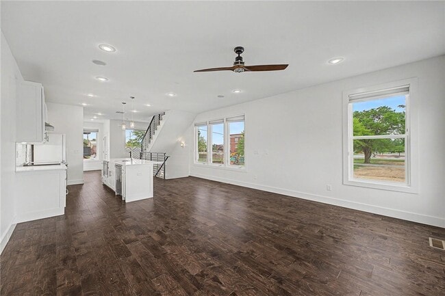 Building Photo - 644 SW B St