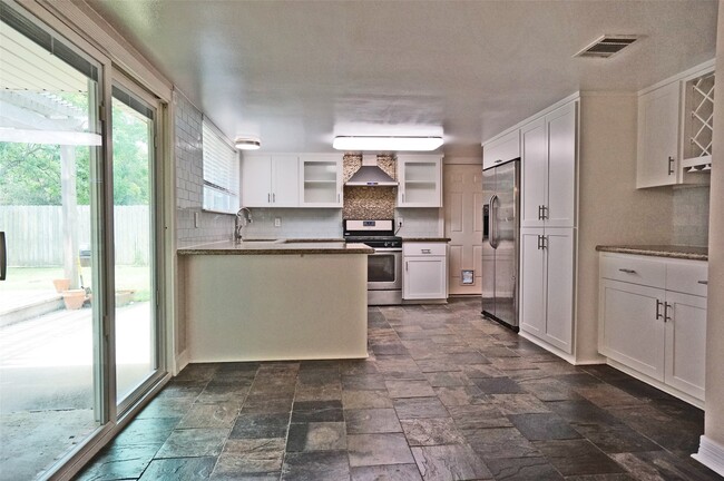 Building Photo - 1922 Westlake Way