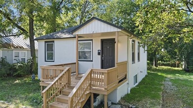 Building Photo - 424 S Quebec Ave