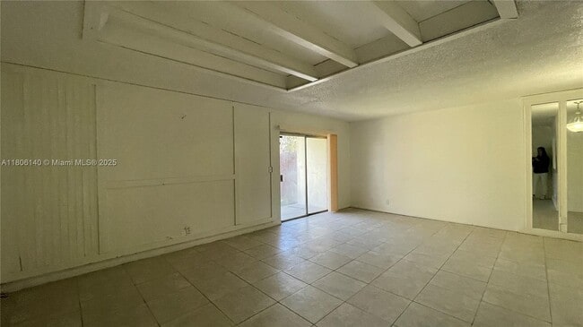 Building Photo - 918 SW 74th Ave