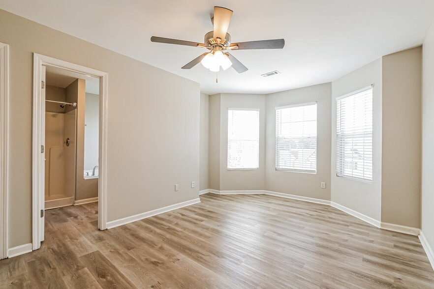 Building Photo - 5480 Sierra Trl