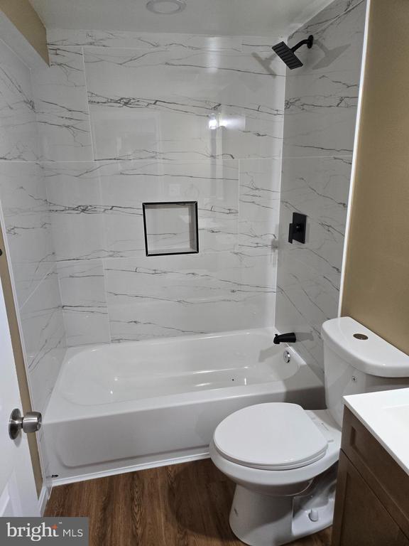 Building Photo - 33 S Ann St