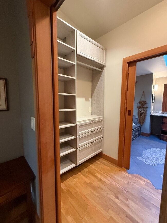 Building Photo - 10809 SE 17th St