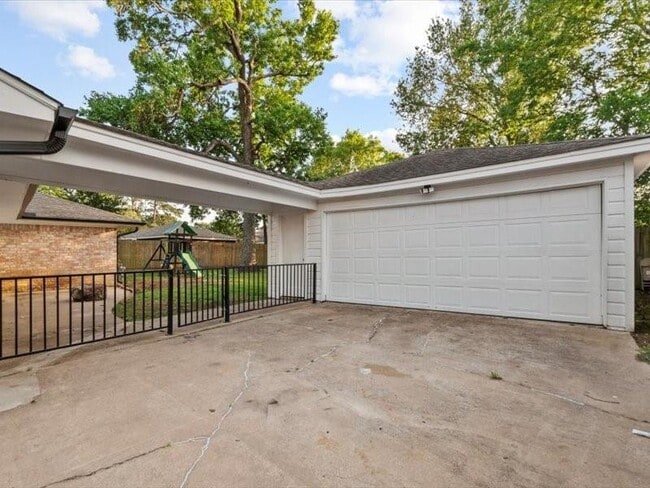 Building Photo - 12615 Pine Bough Ln