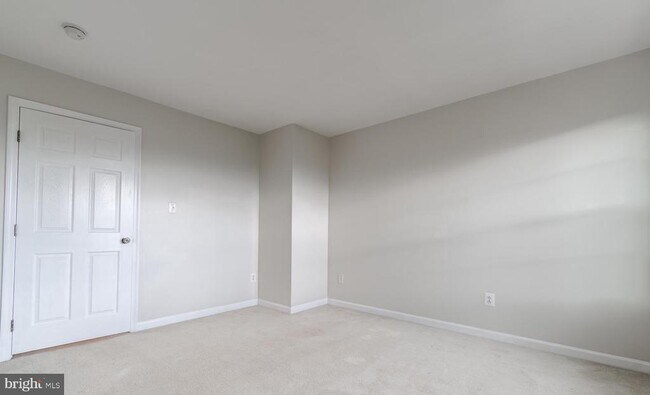 Building Photo - 42999 Edgewater St